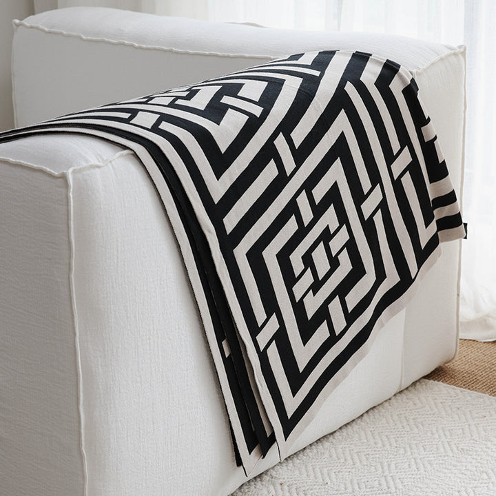 Geometric Pattern Decorative Bedspread