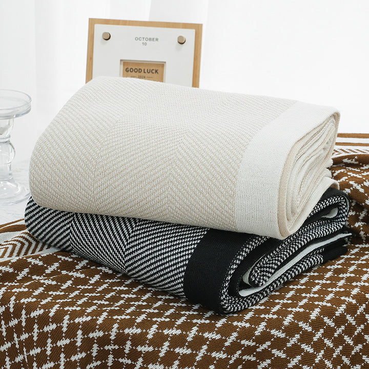 Women's Elegant Snuggle Blanket made of Soft Knit with Geometric Pattern Bowlift