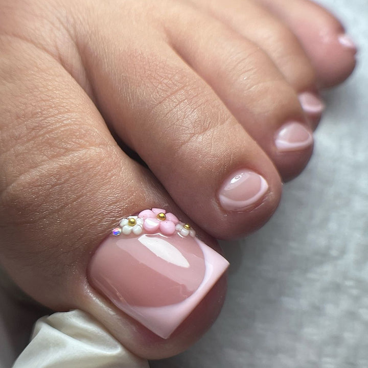Artificial nails for elegant foot care Bowlift