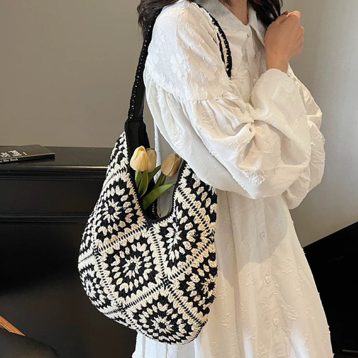 Hand-knotted shoulder bag with floral motifs Bowlift