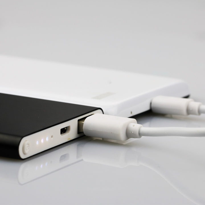 Slim aluminum portable power bank with dual USB output Bowlift