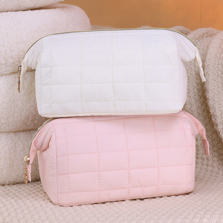 Cosmetic and Care Organizer with Practical Zipper and Padded Design Bowlift
