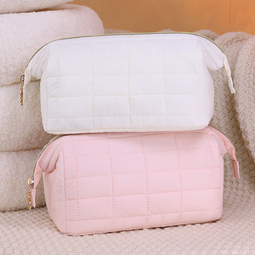 Cosmetic and Care Organizer with Practical Zipper and Padded Design Bowlift