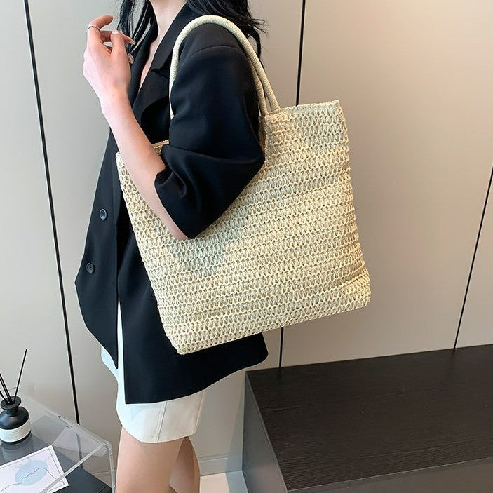Handwoven tote bag with structured weaving Bowlift