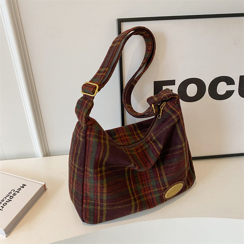 Cozy Plaid Shoulder Bag Bowlift