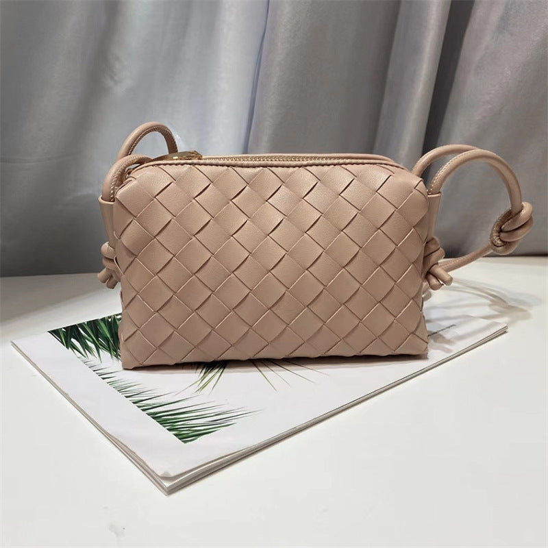 Elegant Woven Shoulder Bag Bowlift