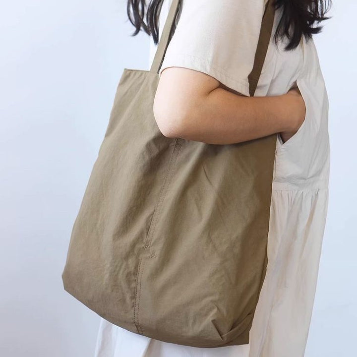 Spacious and Versatile Tote Bag Bowlift