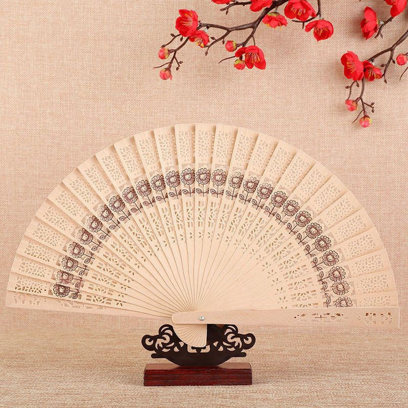 Women's handcrafted fan Bowlift