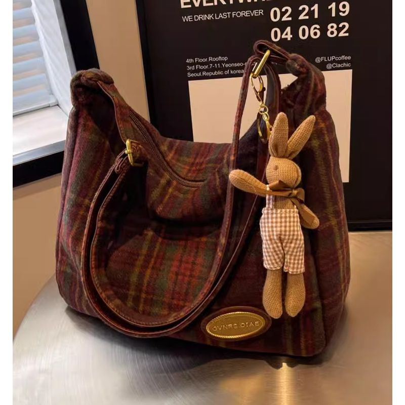 Cozy Plaid Shoulder Bag Bowlift