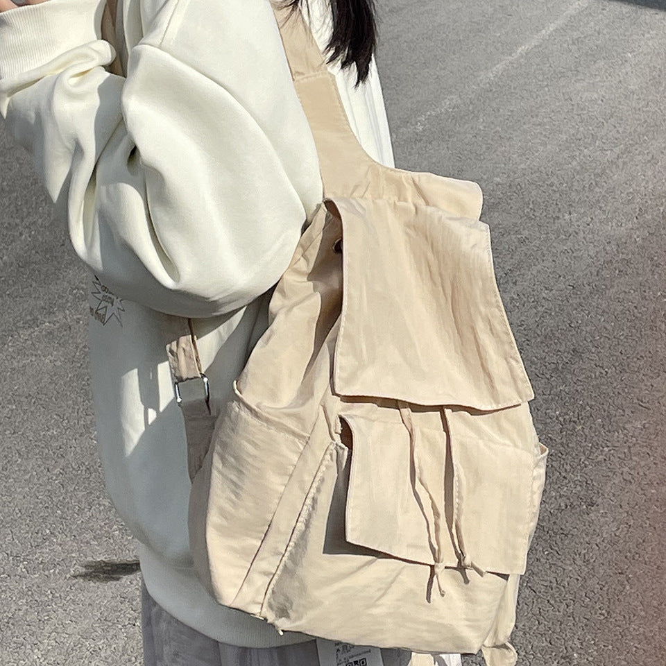 Versatile backpack with practical snap closure Bowlift