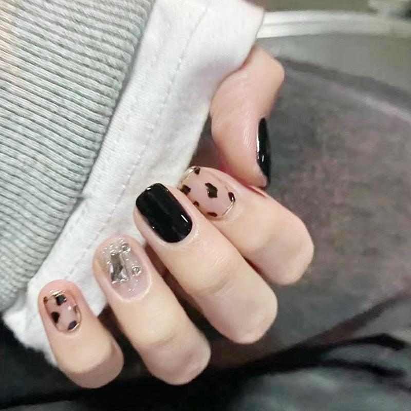 Creative Nail Art Set with Elegant Animal Accents Bowlift