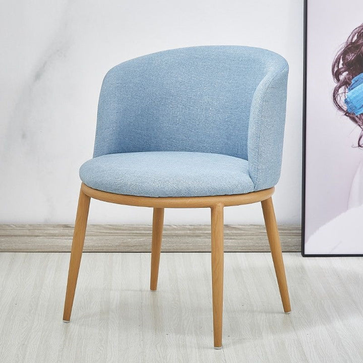 Polster chair with modern curves and comfortable seating surface Bowlift
