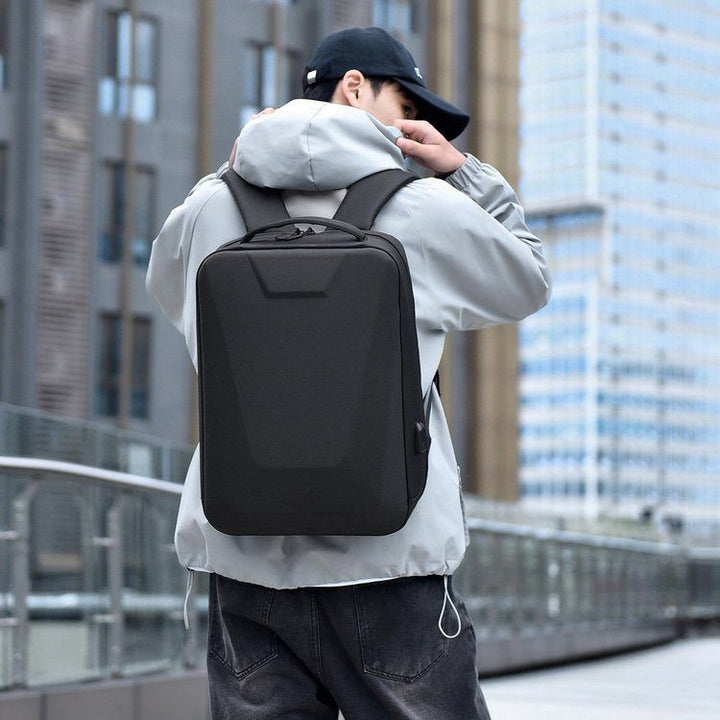 Elegant backpack with innovative hardcase Bowlift