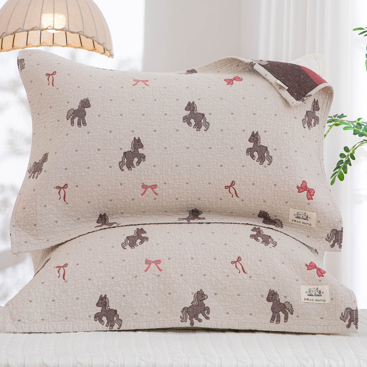 Ladies pillowcase with playful horse motif Bowlift