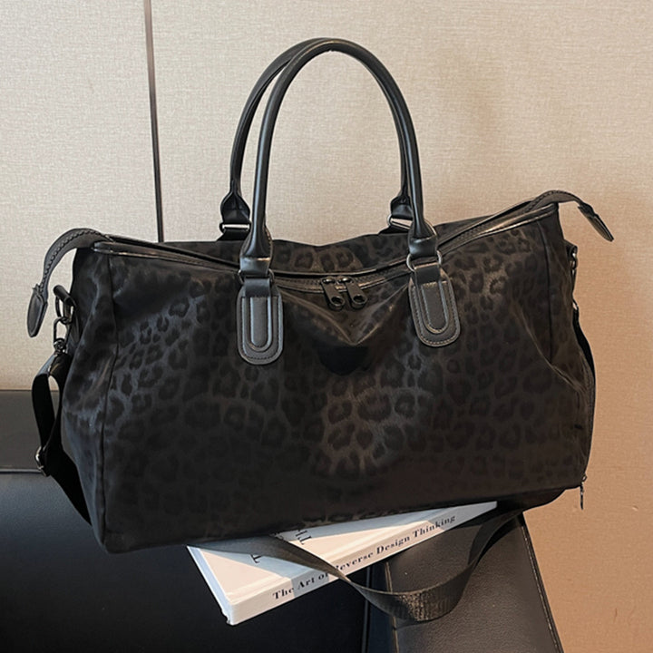 Elegant Travel Bag with Innovative Leopard Print Bowlift