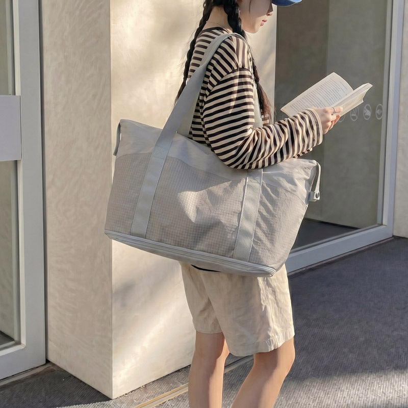 Spacious Multi-Functional Duffle Bag Bowlift