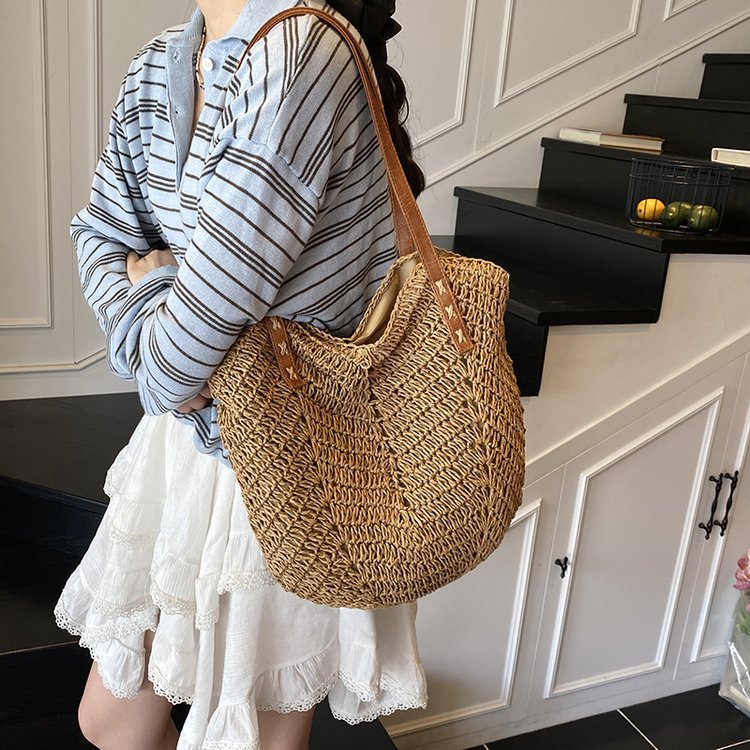 Handbag with Refined Braiding Bowlift
