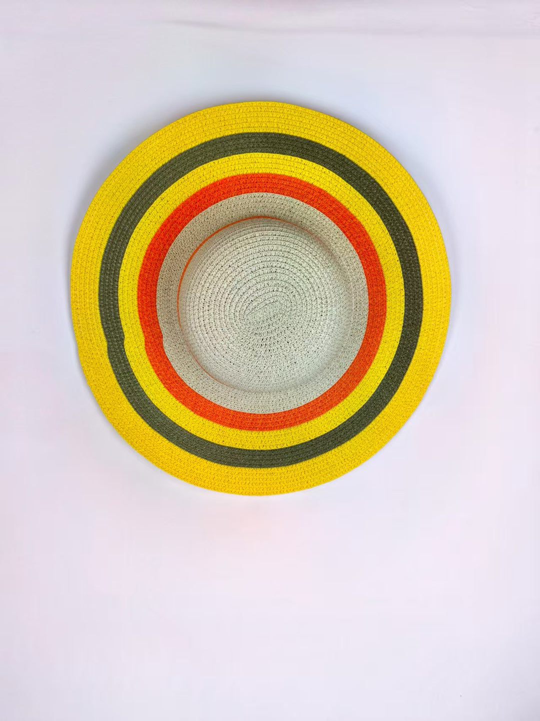Summery beach bag and sun hat Bowlift