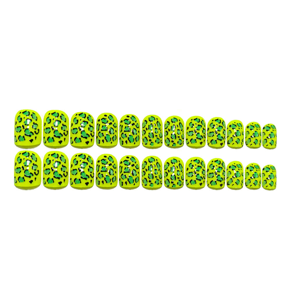Artificial nails with modern leopard print Bowlift