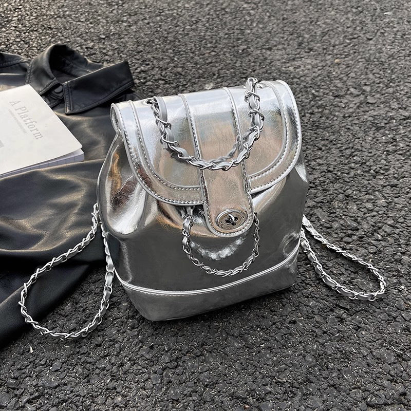 Chic Chain-accented Bucket Handbag Bowlift