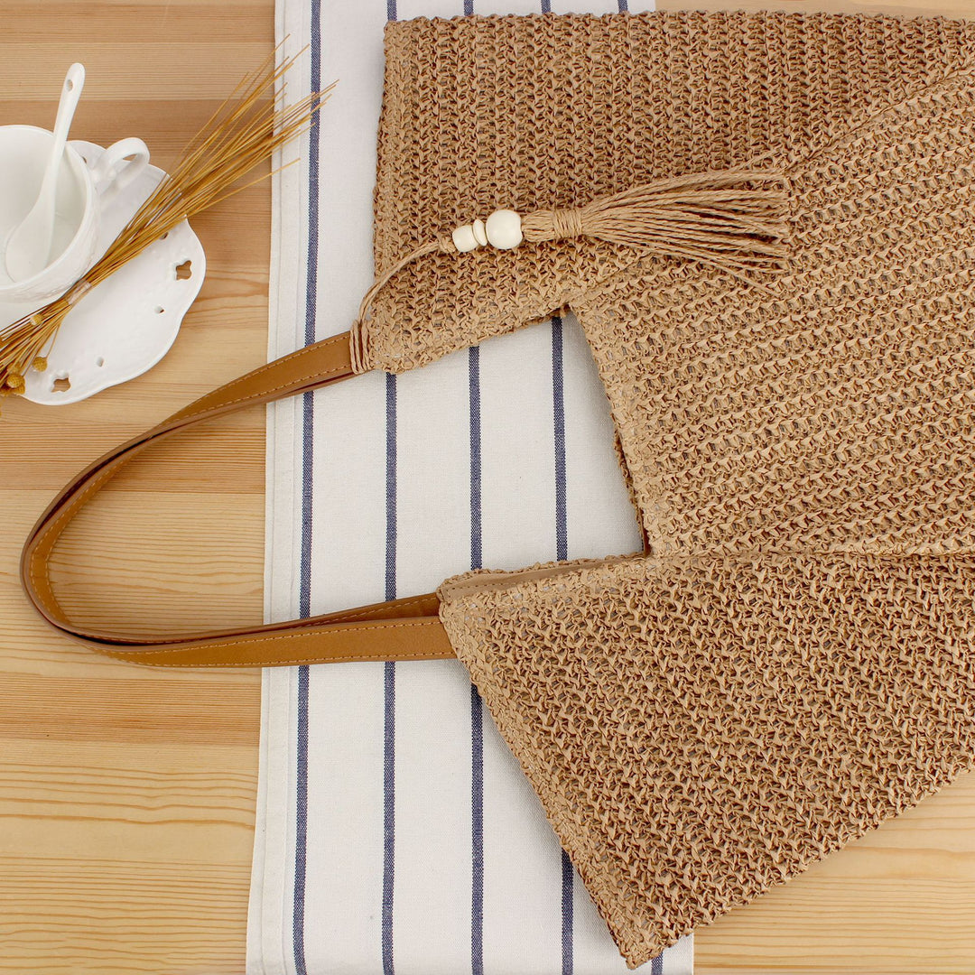 Handbag Made of Handwoven Raffia with Elegant Leather Accents Bowlift
