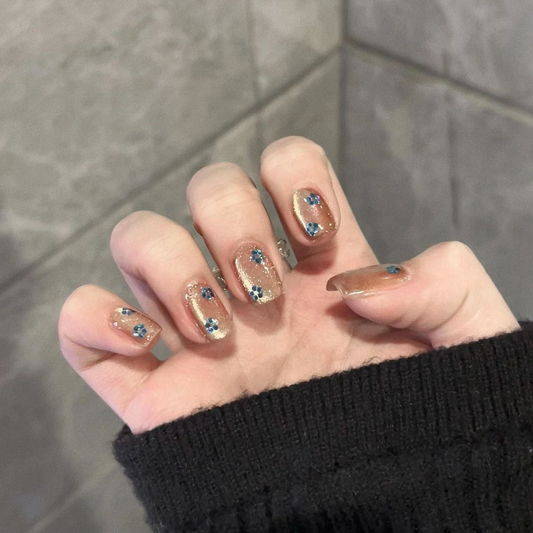 Glittering artificial nails with floral design Bowlift