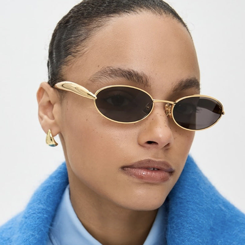 Women's fashionable sunglasses with oval frame and sparkling details Bowlift