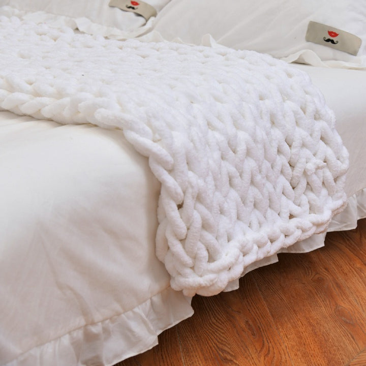 Oversized chunky knit throw blanket with plush chenille yarn Bowlift