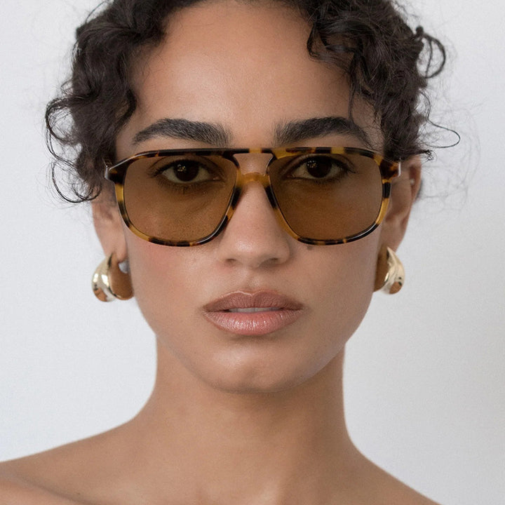 Women's fashionable sunglasses in elegant square design Bowlift