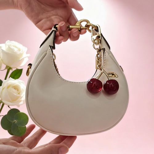 Trendy handbag with fruity charm Bowlift