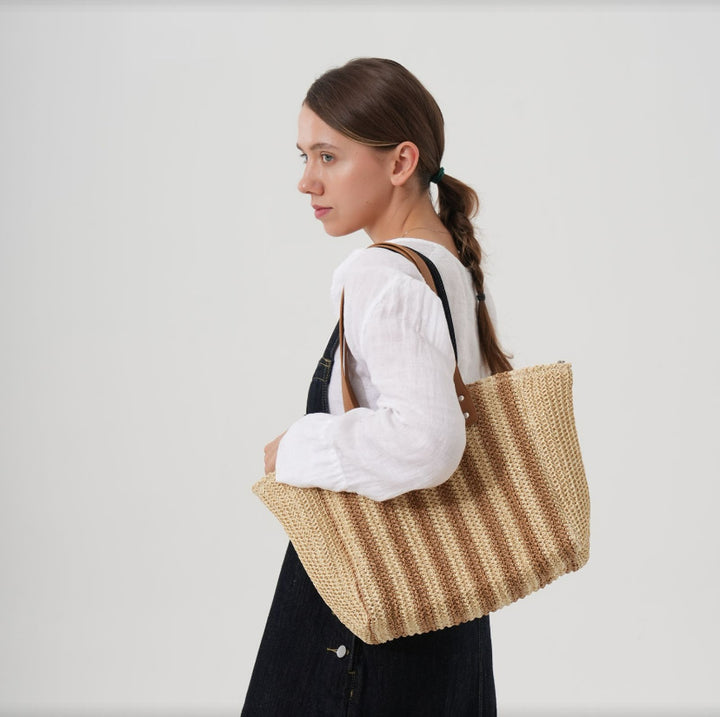 Stylish and Spacious Shopping Bag Bowlift