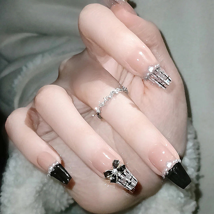 Artificial nails with heart design Bowlift