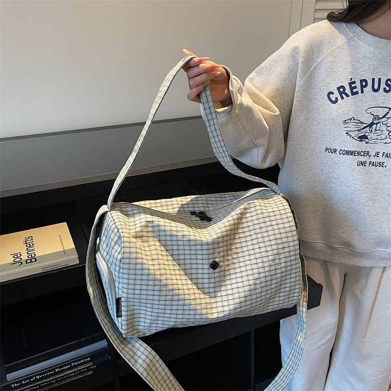Women’s sporty and stylish travel bag Bowlift