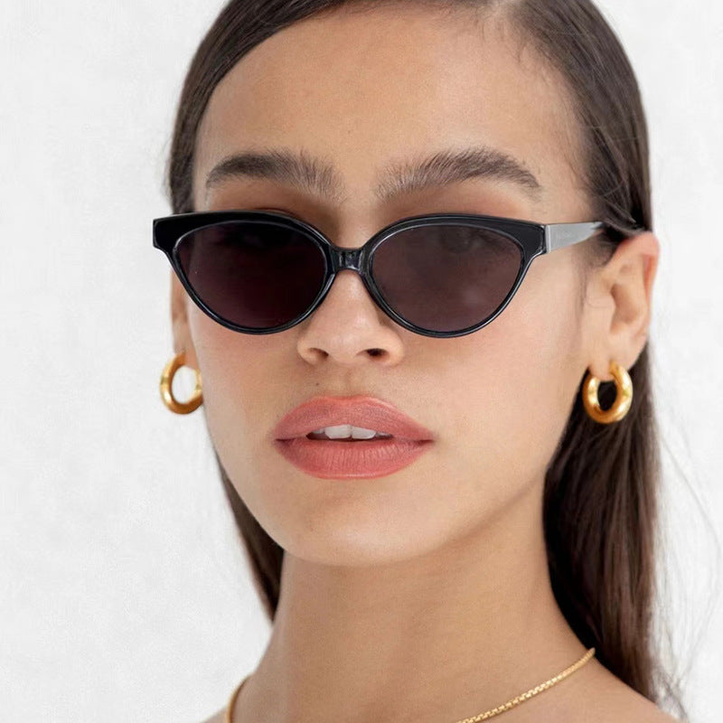 Ladies Cat-Eye Sunglasses with Luxurious Pattern and UV Protection Bowlift