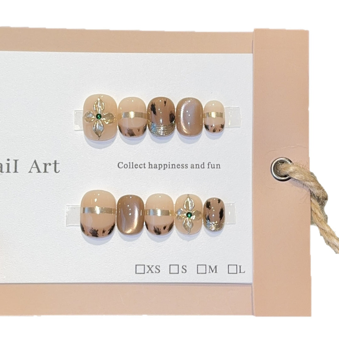 Artificial nails with elegant gold embellishments Bowlift