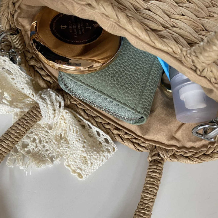 Trendy basket bag with lace application Bowlift