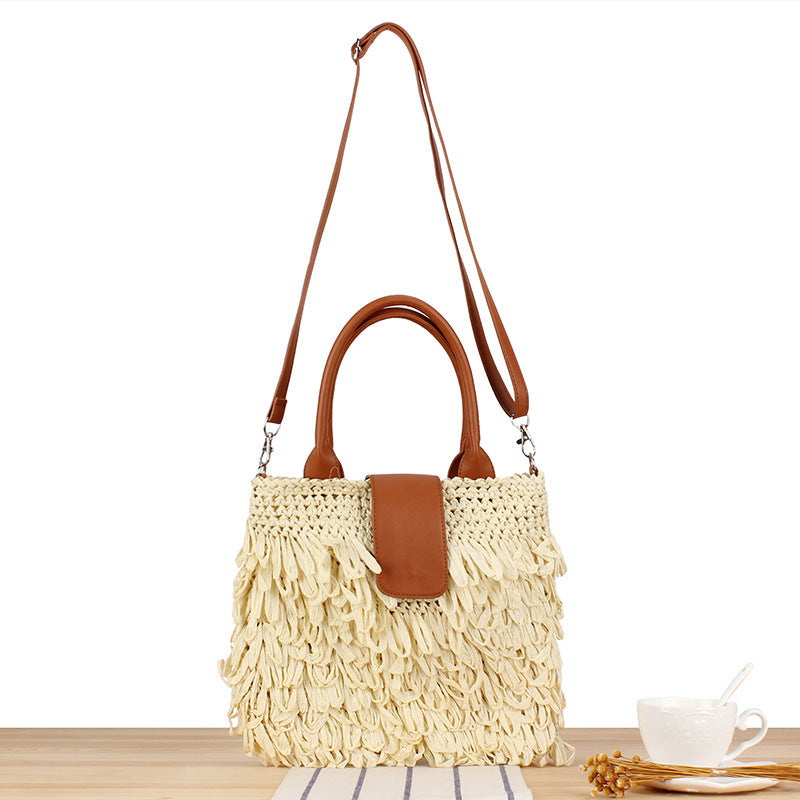 Luxurious shoulder bag with handmade fringes Bowlift