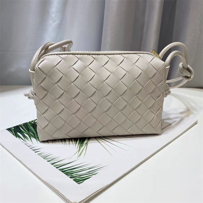 Elegant Woven Shoulder Bag Bowlift
