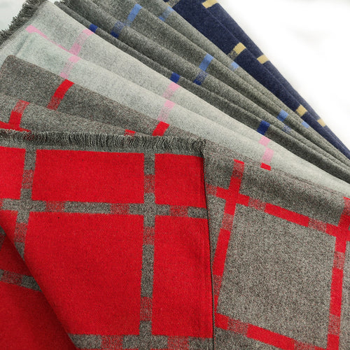 Women's Elegant and Warm Scarf with Modern Check Pattern Bowlift