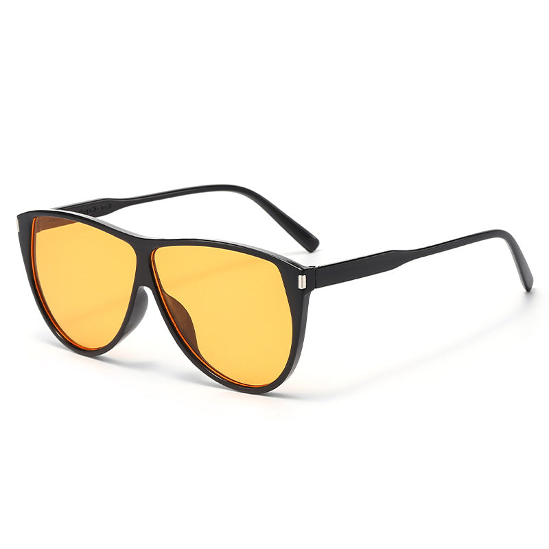 Ladies modern Cat-Eye sunglasses with protective UV filter and stylish frame Bowlift