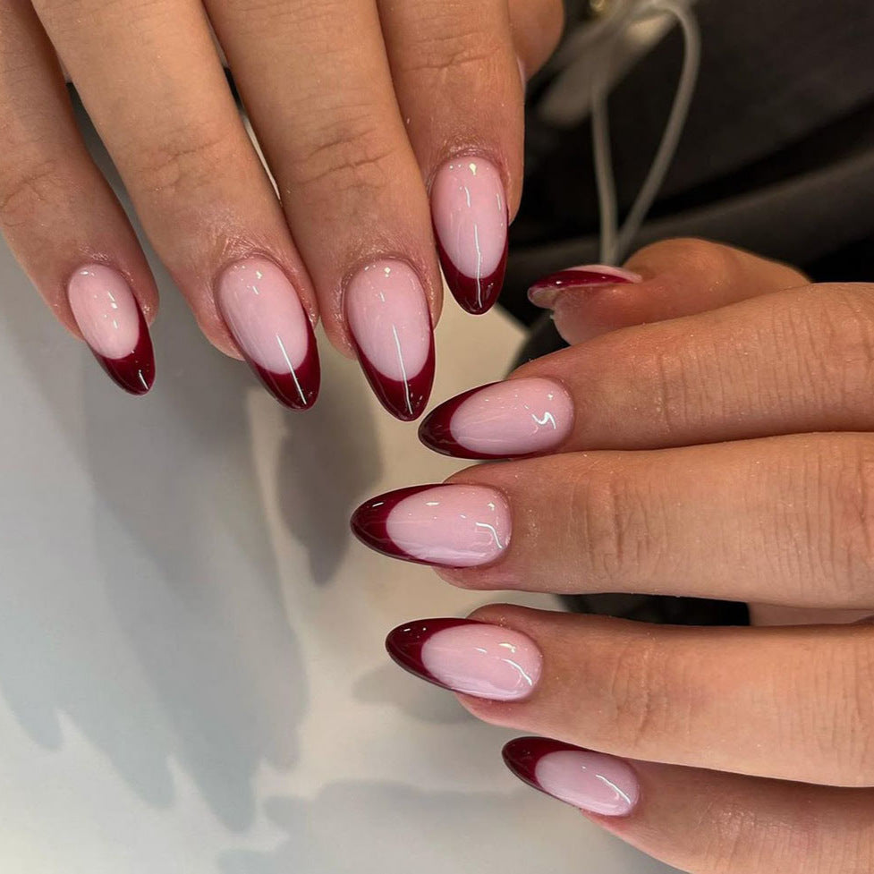 Artificial nails with elegant French tips design Bowlift