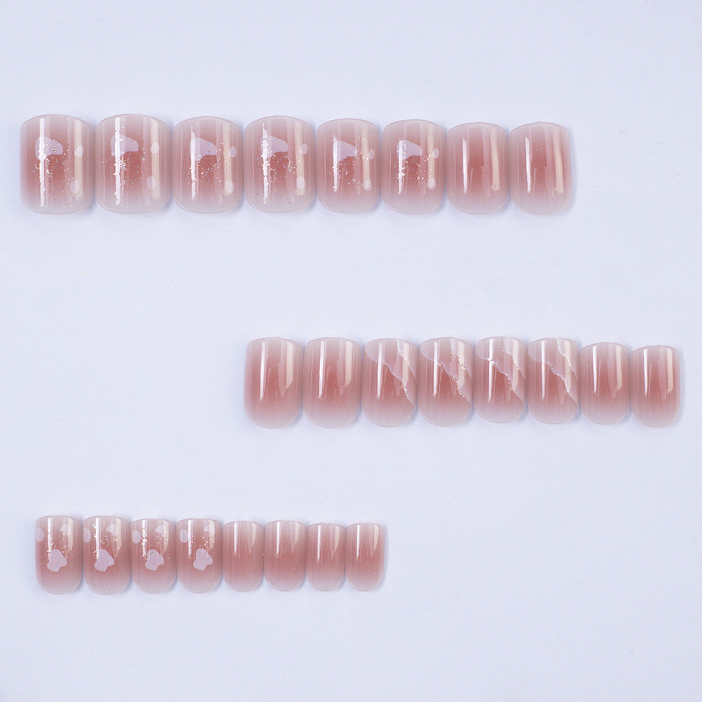 Artificial nails with elegant 3D applications Bowlift