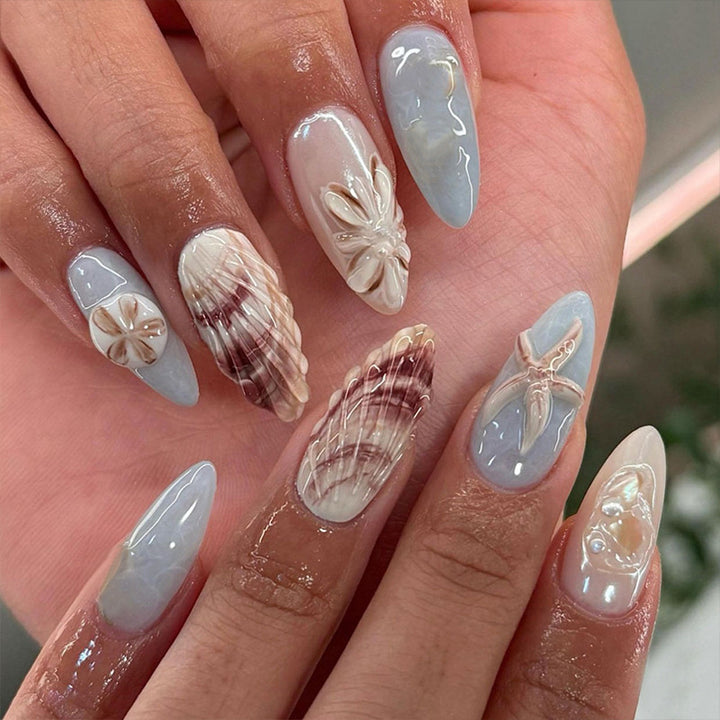 Artificial nails with maritime shell motifs Bowlift