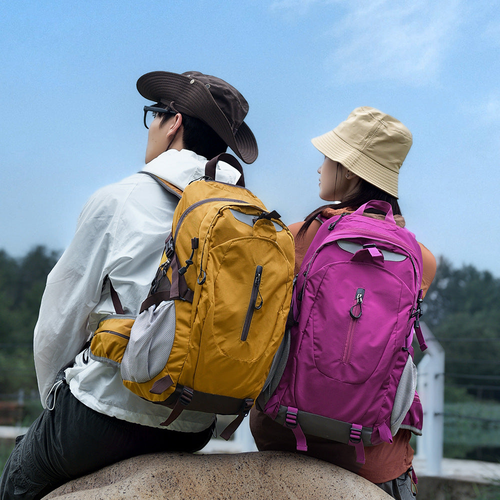 Outdoor backpack with versatile compartment system Bowlift