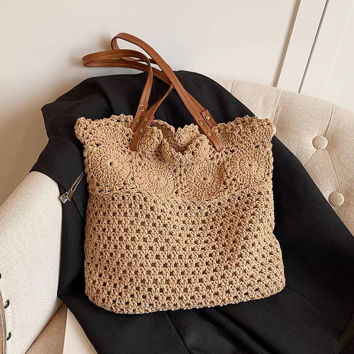 Crocheted tote bag with natural accents Bowlift