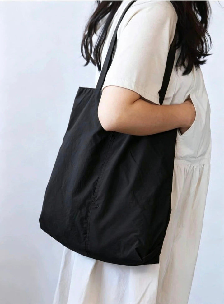 Spacious and Versatile Tote Bag Bowlift
