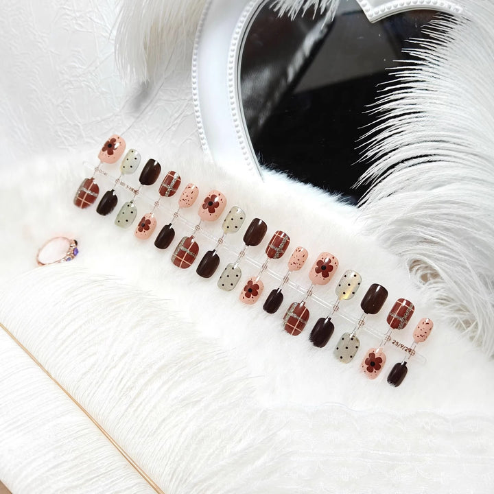 Artificial nails with floral and glittering design Bowlift