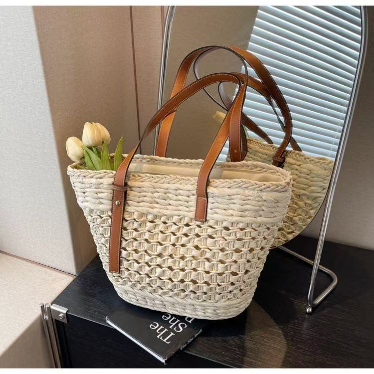 Handbag with Elegant Woven Design Bowlift