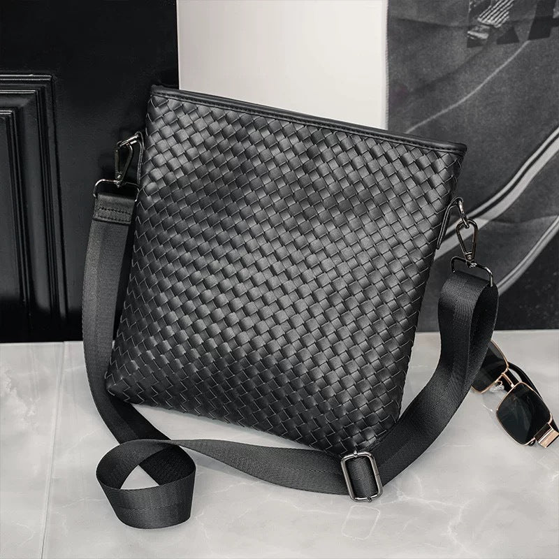 Trendy Crossbody Bag Made of Woven Material Bowlift