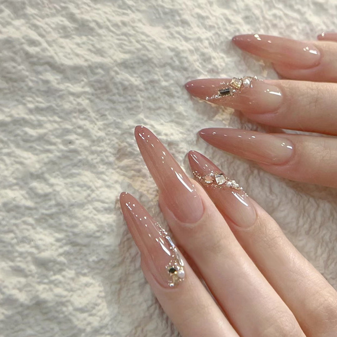 Decorative Animal-Themed Nail Art Extensions